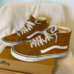 Vans Sk8 Hi sz 9.5 mens, skated in 5 times.